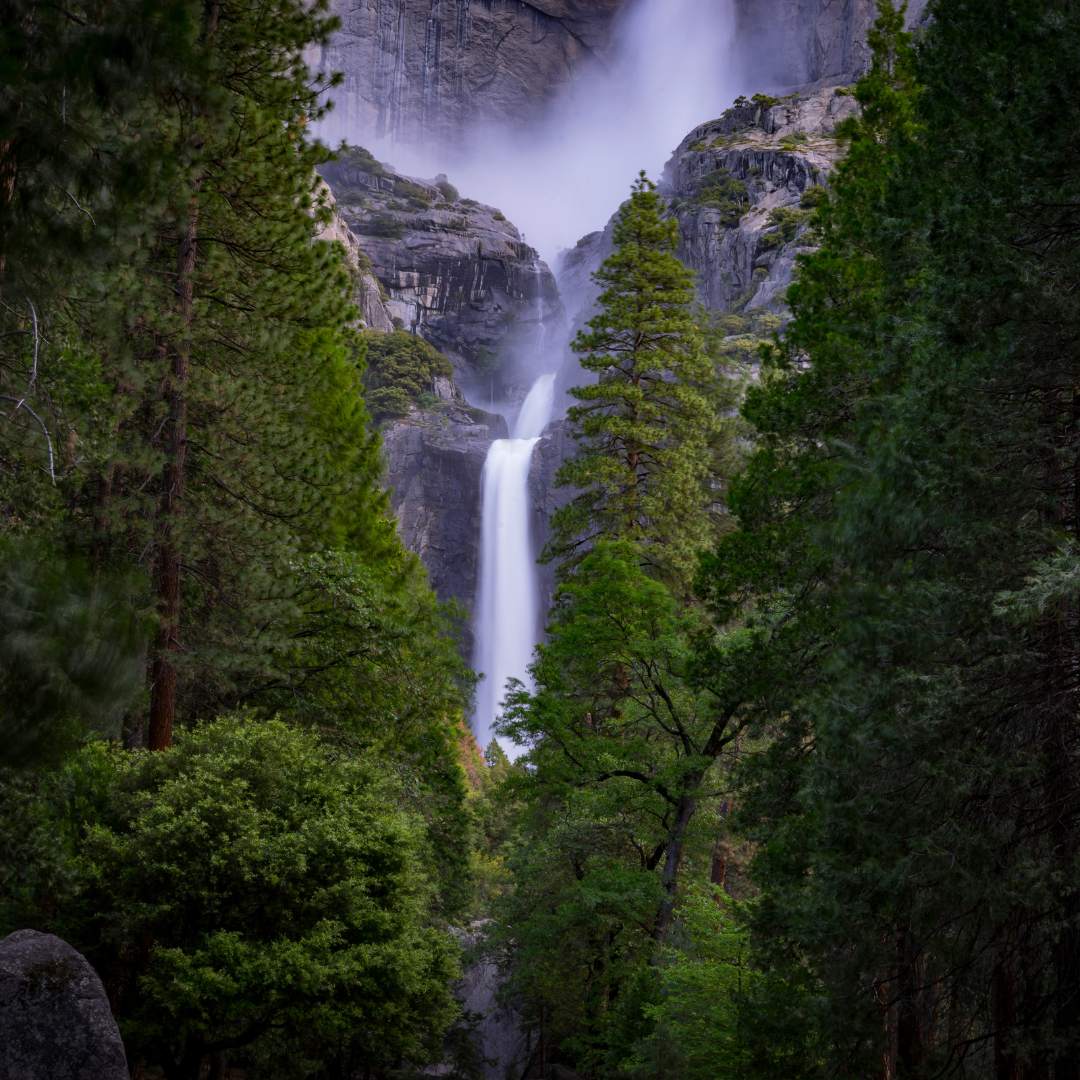 Wasserfall in einem Zirbenwald Tirol